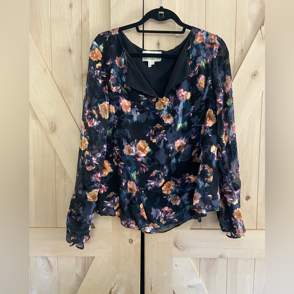 Artelier Nicole Miller Top!!!